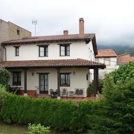 Casa De Aldea Duesos Pensión 3*